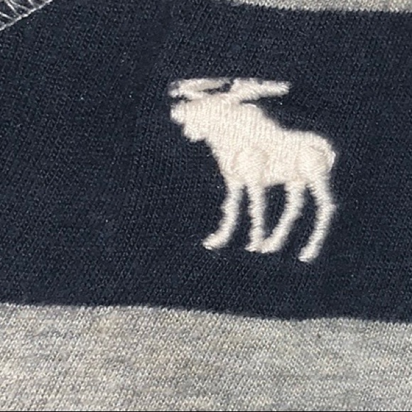 Slightly used Abercrombie long sleeve kids top - Picture 2 of 4